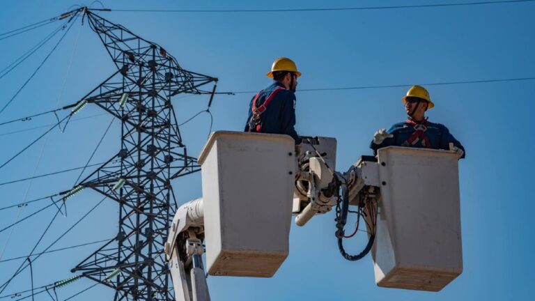 Carnicerías, paleterías y abarrotes pierden hasta 40 mil pesos por cada apagón en Nuevo León