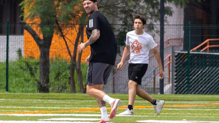 Gignac disfruta el futbol con estudiantes en Monterrey mientras su futuro sigue sin definirse