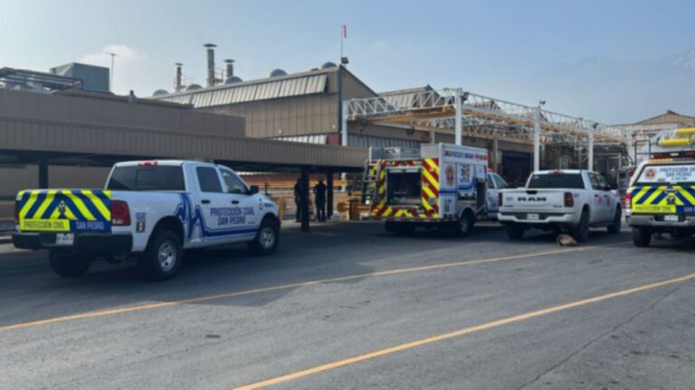 Incendio en planta de John Deere en San Pedro deja 300 trabajadores evacuados