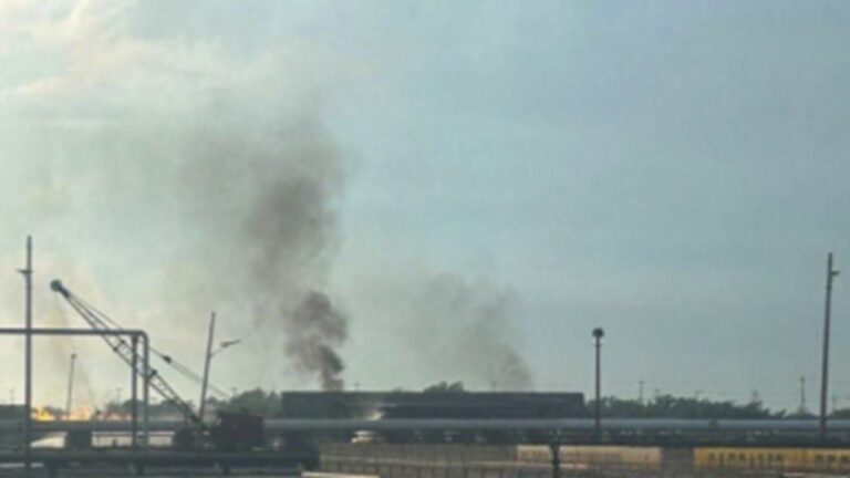 Pemex niega emergencia tras paro seguro en la Refinería Salina Cruz; activó quemadores de piso