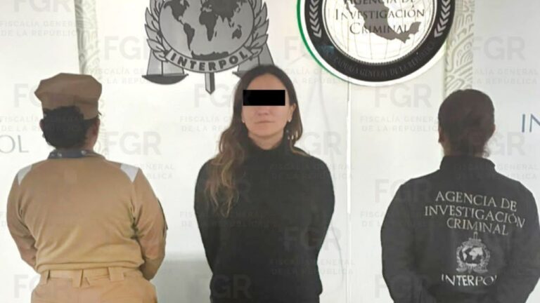 FGR aprehende a Gilda Susana Lozoya Austin en el AICM por presunto lavado de dinero FGR aprehende a Gilda Susana Lozoya Austin en el AICM por presunto lavado de dinero