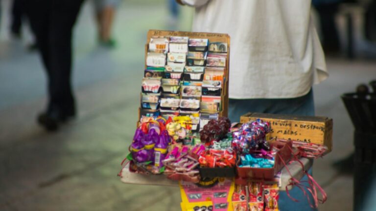 Legisladores de Nuevo León exigen operativos contra la venta de cigarros ilegales en la zona metropolitana