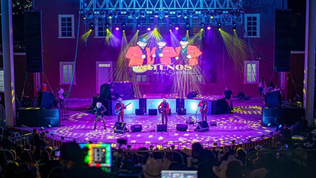 Concierto de Los Invasores de Nuevo León durante las Jornadas Villistas 2026 en Hidalgo del Parral, Chihuahua