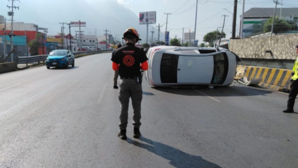 Elementos de Protección Civil Nuevo León desplegados en operativo de vigilancia en carreteras durante vacaciones de verano 2026