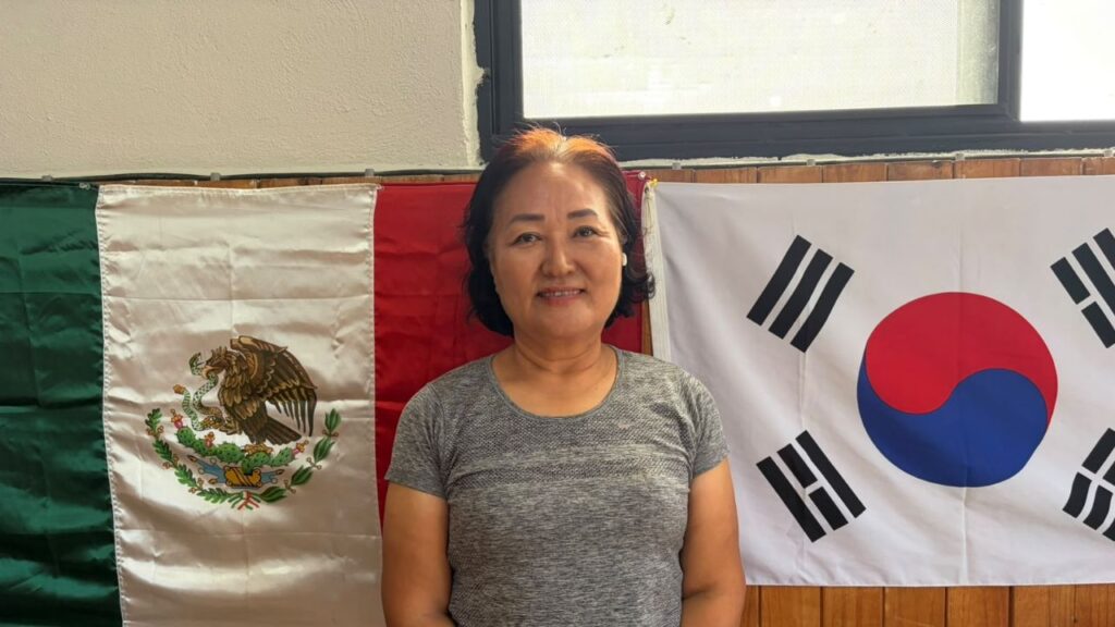 Aficionados coreanos celebrando en Monterrey durante el Mundial 2026, mostrando la integración cultural entre Corea del Sur y Nuevo León