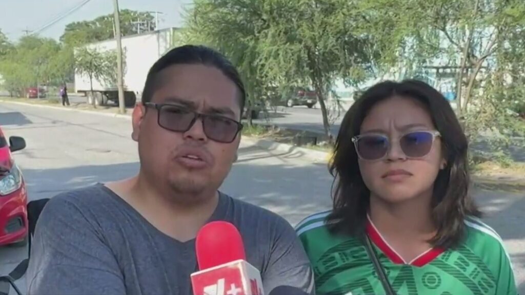 Poste de luz y cableado eléctrico en colonia Cosmópolis, Apodaca, donde vecinos reportan cortes intermitentes de energía
