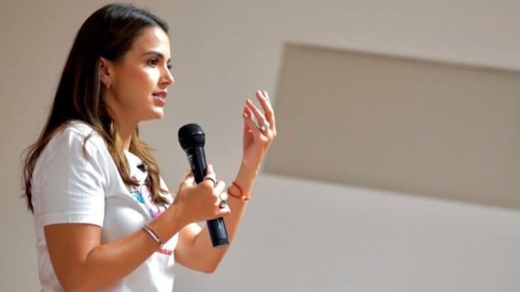 Diputada Lorena de la Garza en reunión virtual con vecinos de Monterrey afectados por apagones de CFE