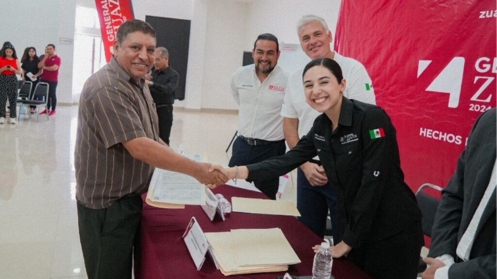 Evento de entrega de cancelaciones de hipoteca del Infonavit a familias de Zuazua, Nuevo León