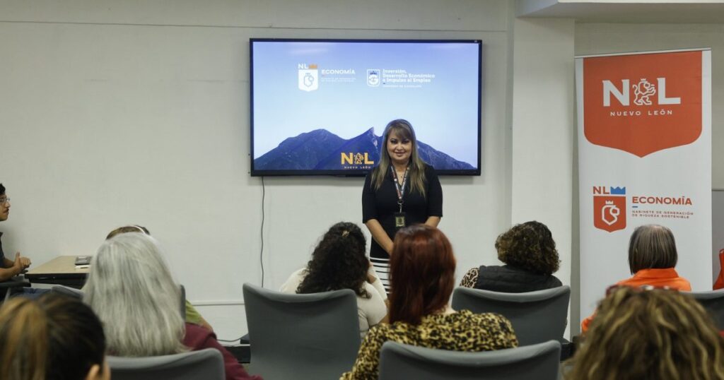 Mujeres emprendedoras reciben información sobre convocatoria de apoyo económico en Guadalupe, Nuevo León