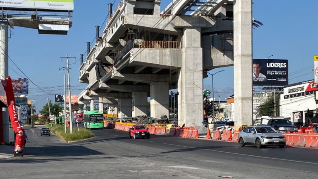 Pausan cierres viales en avenida Miguel Alemán por obras del Metro Línea 6 Avenida Miguel Alemán en Monterrey con tráfico fluido tras posposición de cierre vial por obras del Metro Línea 6