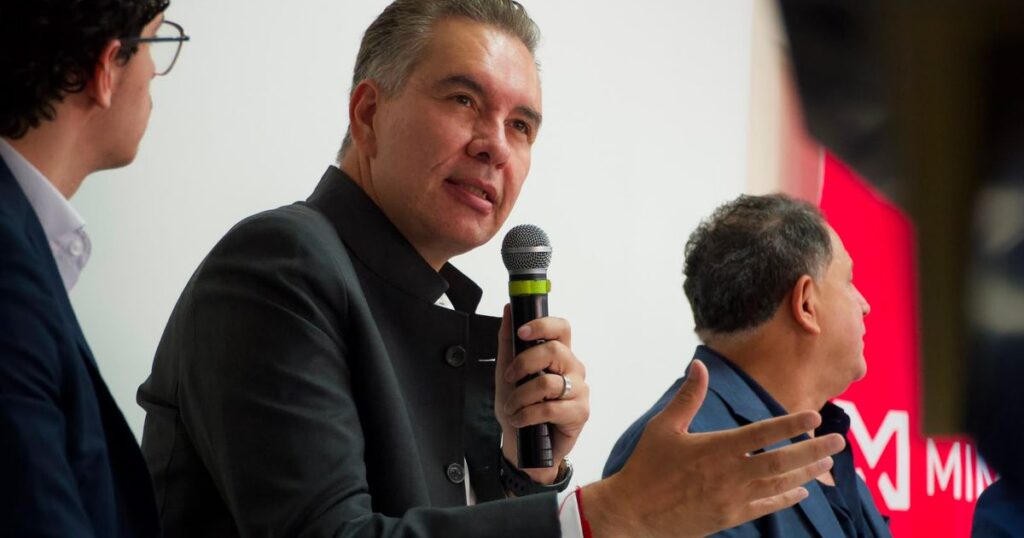 Waldo Fernández pide coordinación para mejorar seguridad en NL Waldo Fernández, senador con licencia de Morena, durante encuentro con medios de comunicación en Nuevo León