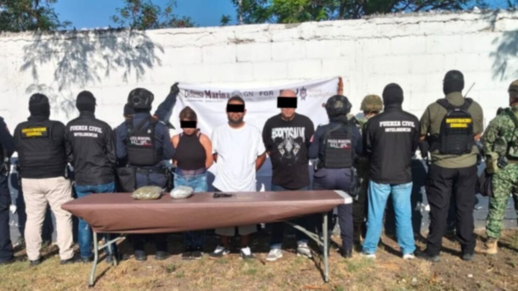 Operativo de cateo en vivienda del centro de Guadalupe, Nuevo León, donde se decomisaron más de 100 kilogramos de marihuana