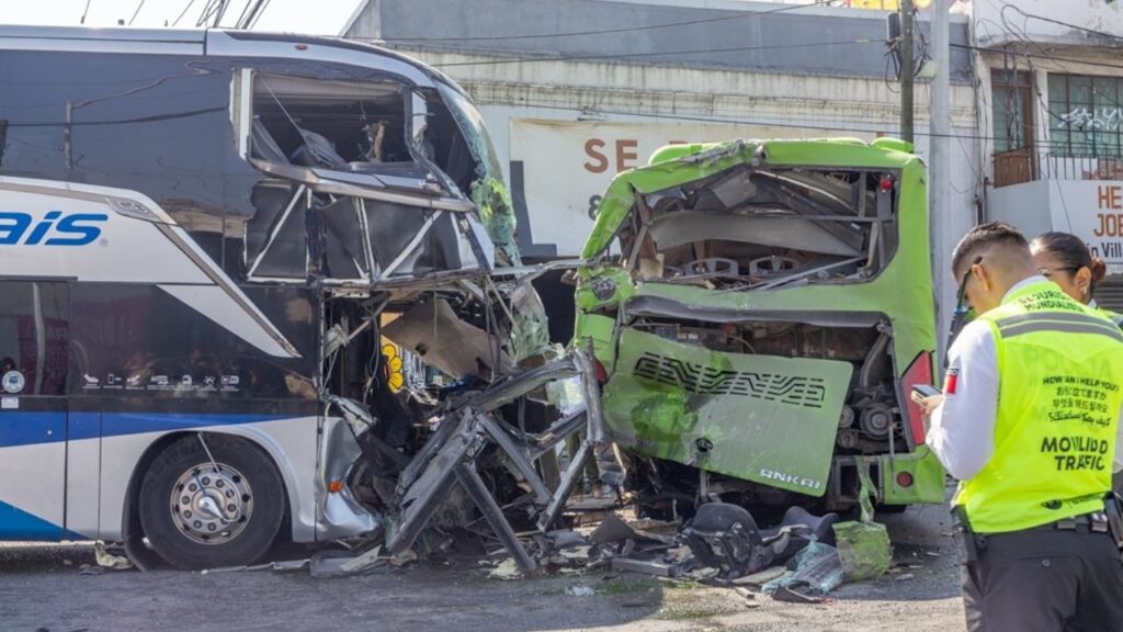 Accidente en centro de Monterrey deja 10 lesionados y caos vial Accidente entre autobús de Transpais y camión urbano en el centro de Monterrey deja 10 lesionados