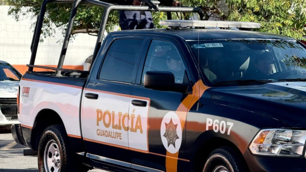 Autoridades de Guadalupe atienden caso de mujer con Alzheimer encontrada junto a cuerpo de su hijo en colonia Valles del Sol