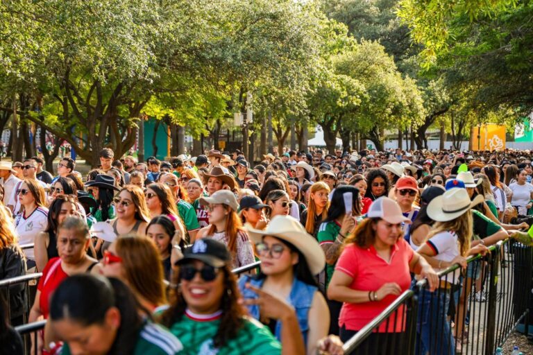 Nuevo León amplía sedes con pantallas gigantes para ver México vs Inglaterra