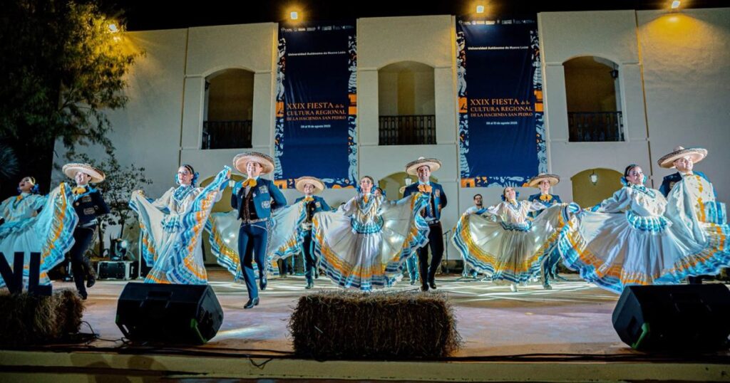 UANL: XXX Fiesta de la Cultura Regional en Hacienda San Pedro Presentación de danza folklórica en la XXX Fiesta de la Cultura Regional de la UANL en Hacienda San Pedro, General Zuazua