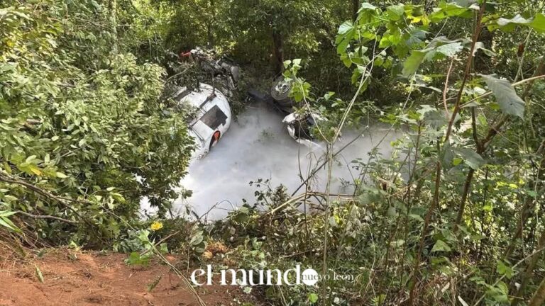 Volcadura de pipa cierra autopista México-Tuxpan: fuga de gas activa